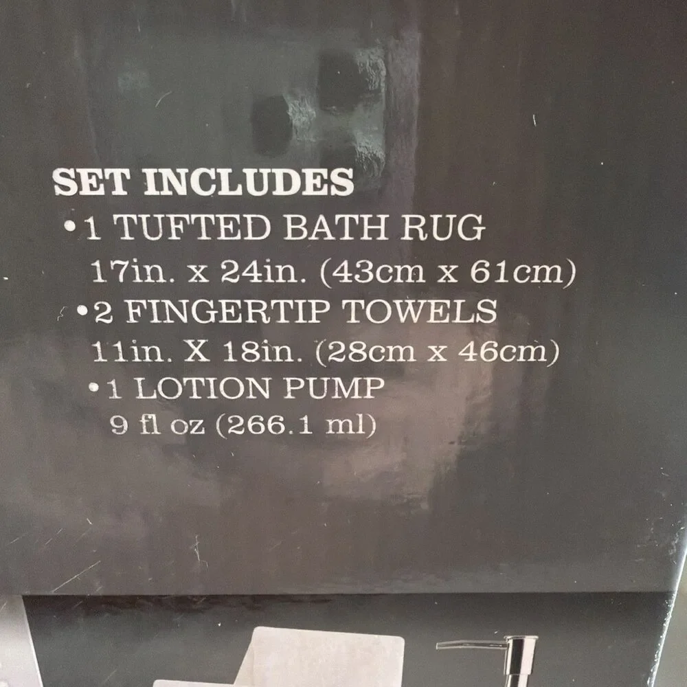 Christmas Gnome Bathroom Set NIB 4pc Soap Dispenser Embroidered Towels Bath Rug